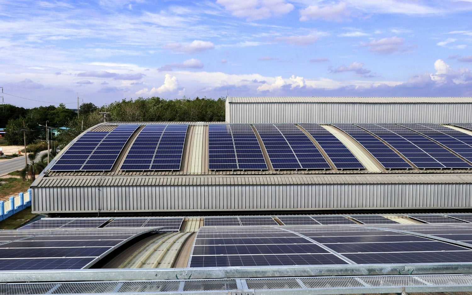 Mexico Energy Partners rooftop solar panels in Mexico for plants and manufacturing facilities.